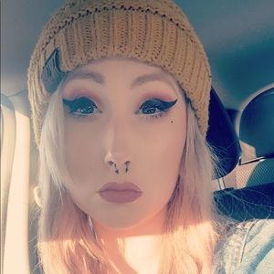 Meet your Posher, Caitlin